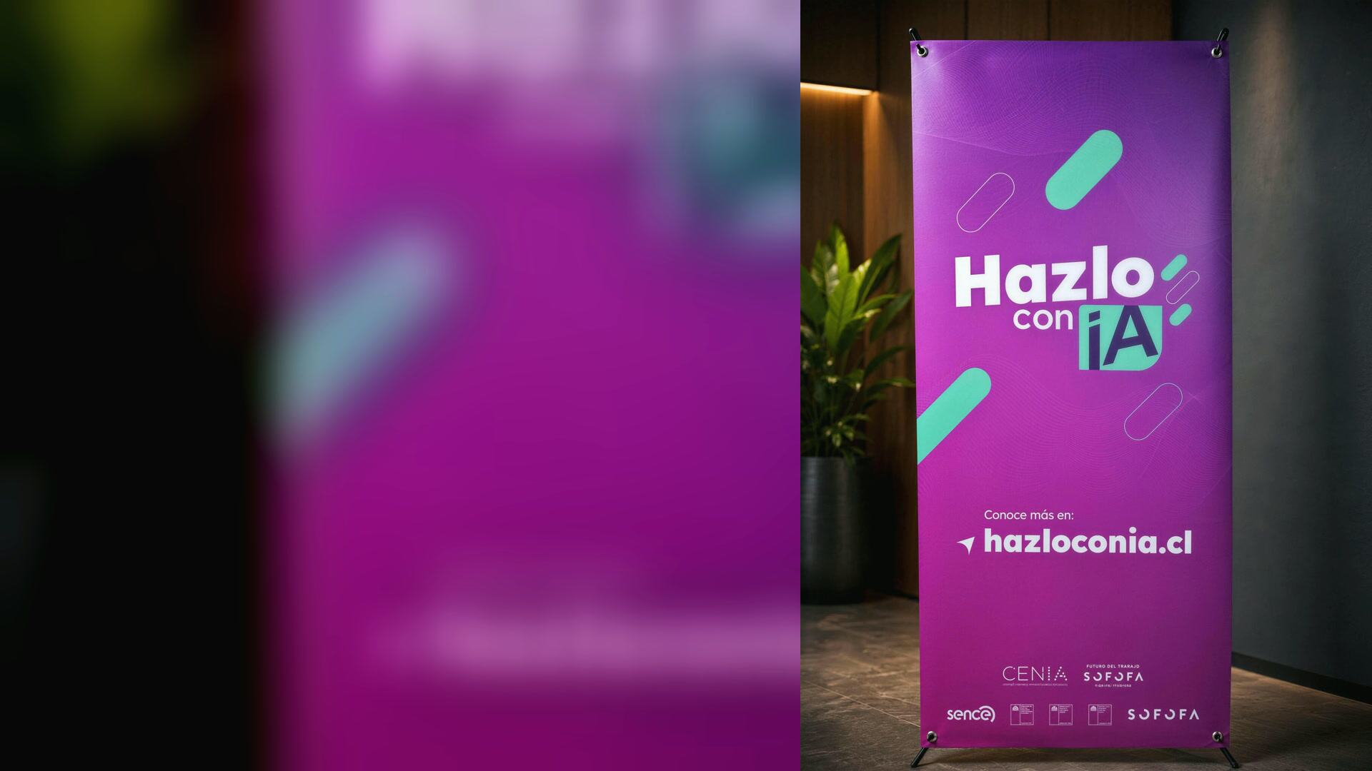 Pendón roller Hazlo con IA impreso e instalado por CincoMonos