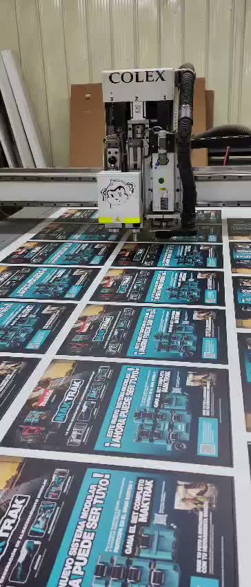 Router CNC cortando una pieza de precisión